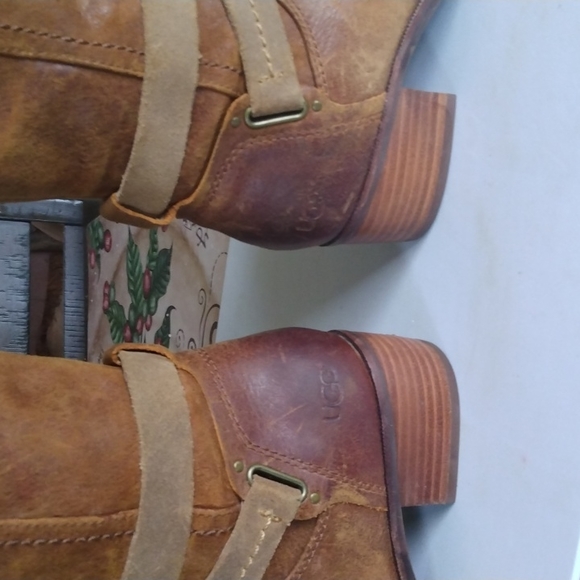 UGG Distressed Boots - Picture 11 of 16